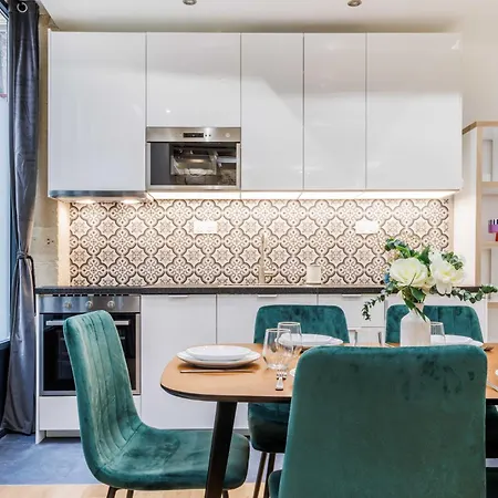 Chic In Ideally Located For 6p Paris