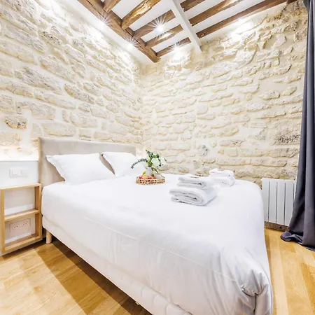 Chic In Ideally Located For 6p Paris