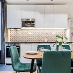 Chic In Ideally Located For 6p Parigi