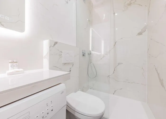 Chic In Ideally Located For 6p